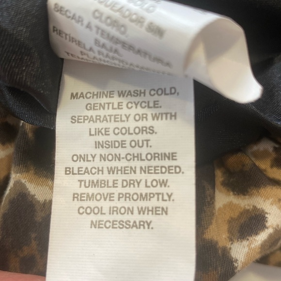 Beautiful leopard print, lined party dress. Girls size 6 - Picture 8 of 8